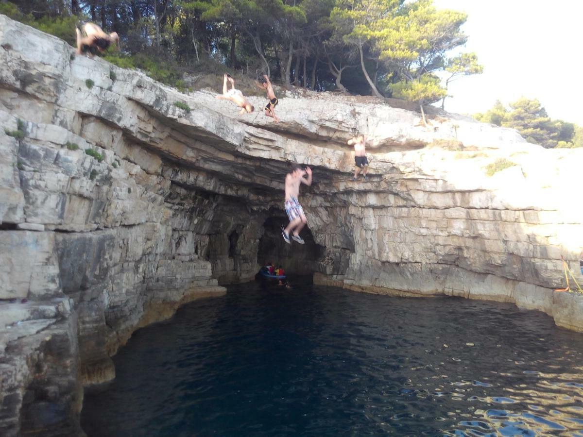 Batcave Lägenhet Pula Exteriör bild